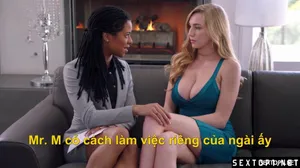Nữ thần ngoại vi mặc sườn xám lụa đen, bộ ngực trắng nõn nà và phong cách quyến rũ...