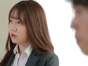 Một cô gái dễ thương mặc đồ hồng với ngoại hình cao đang quan hệ, bộ ngực lớn của cô ấy rung chuyển, cô ấy ngồi lên người tôi và hôn tôi, đứng lên và quan hệ với tôi…